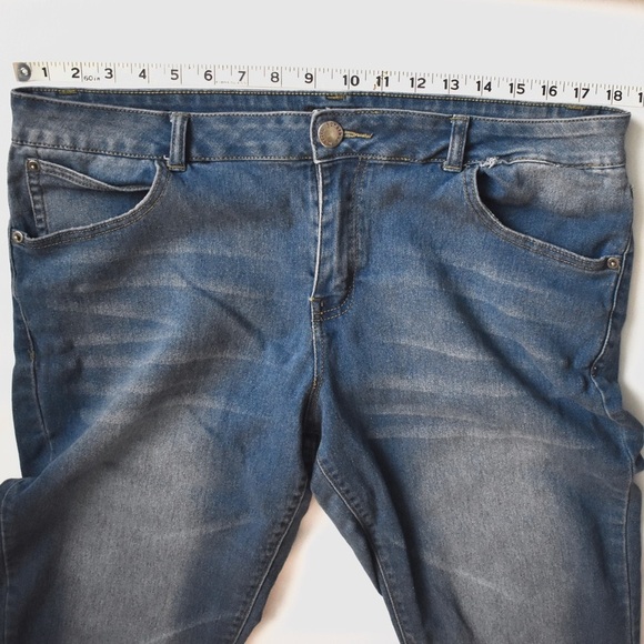 Jonathan Martin ladies blue jeans - Picture 2 of 6